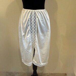 Vintage 1970s Bestform Knee Length Half Slip  Size Medium Lace Panel Front Slit